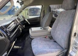 
										TOYOTA HIACE SILVER 2006 full									