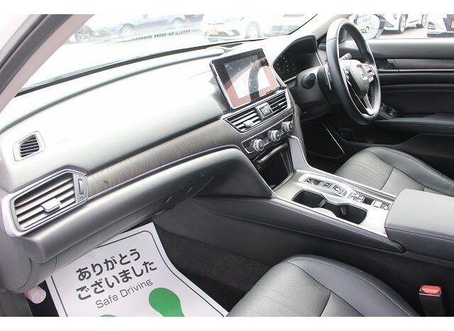 
								HONDA ACCORD 2022 WHITE M full									