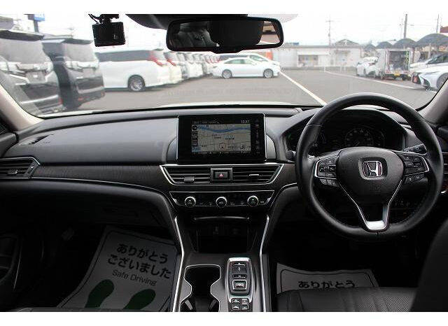 
								HONDA ACCORD 2022 WHITE M full									