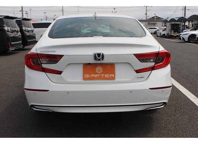 
								HONDA ACCORD 2022 WHITE M full									
