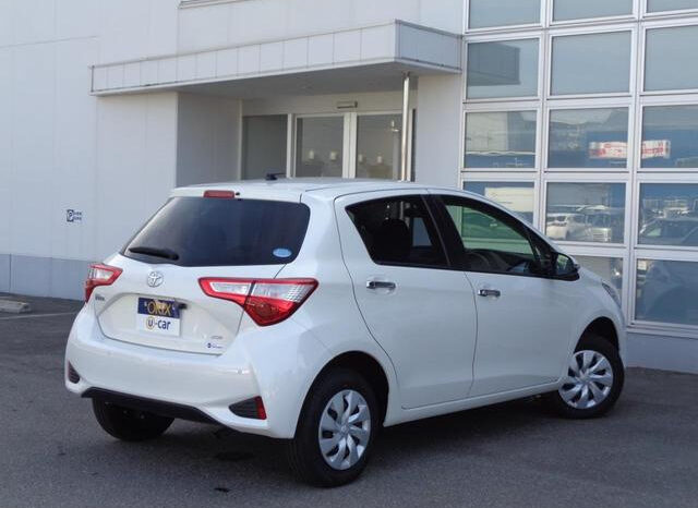 
								TOYOTA VITZ 2020 WHITE M full									