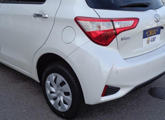 
								TOYOTA VITZ 2020 WHITE M full									