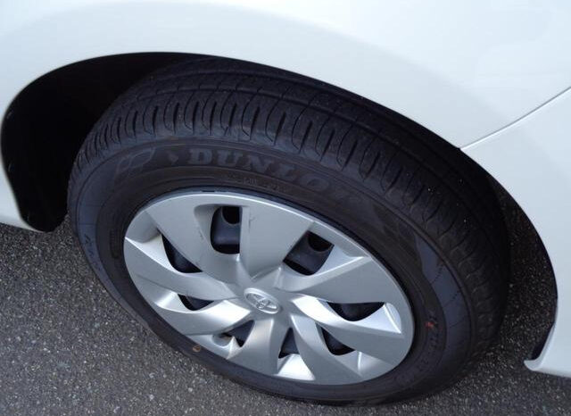 
								TOYOTA VITZ 2020 WHITE M full									