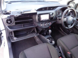 
										TOYOTA VITZ 2020 WHITE M full									