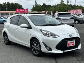 TOYOTA AQUA 2024 PEARL WHITE