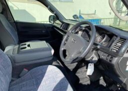 
										TOYOTA HIACE SILVER 2006 full									