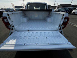 
										TOYOTA HILUX 2023 WHITE full									