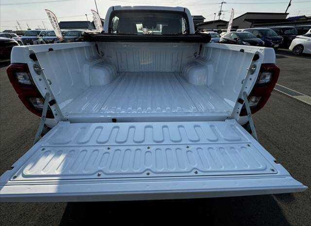 
								TOYOTA HILUX 2023 WHITE full									