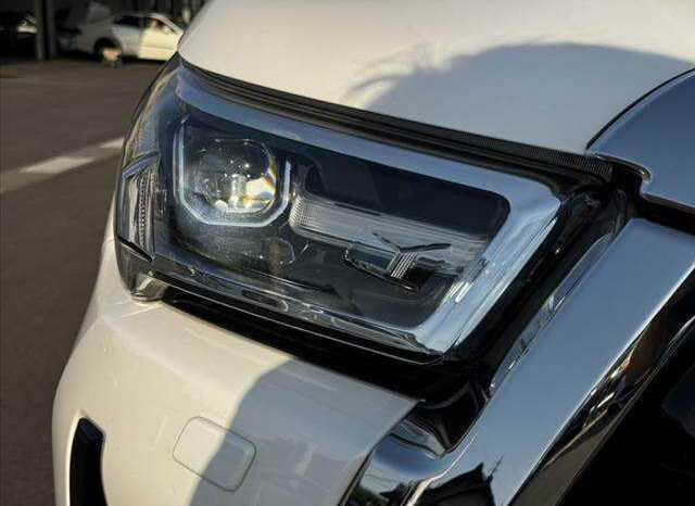 
								TOYOTA HILUX 2023 WHITE full									