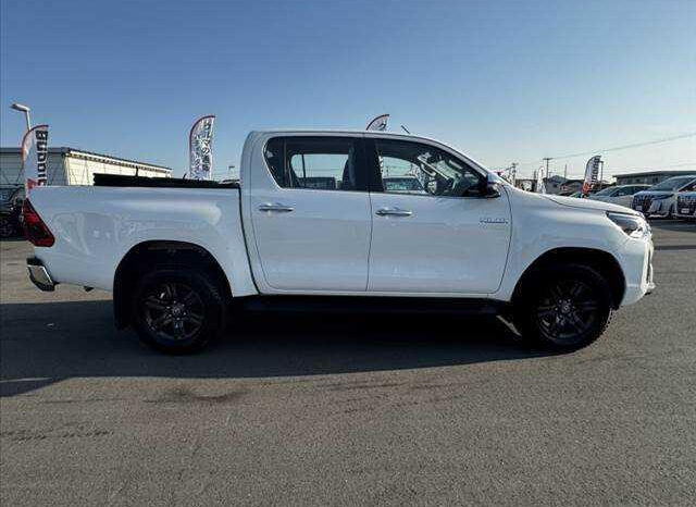 
								TOYOTA HILUX 2023 WHITE full									
