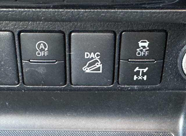 
								TOYOTA HILUX 2023 WHITE full									