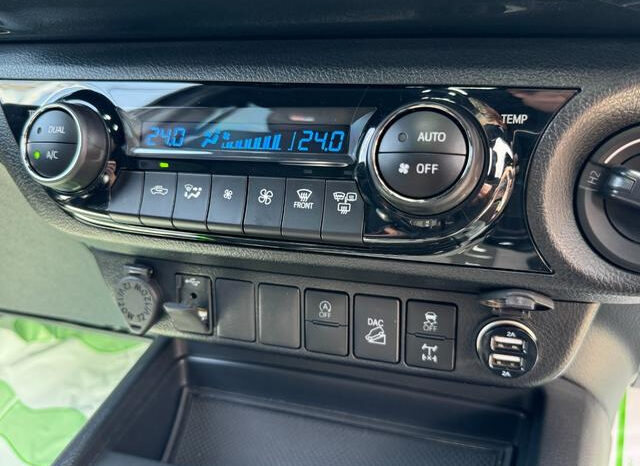 
								TOYOTA HILUX 2022 BLACK M full									