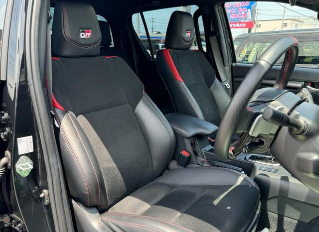 
								TOYOTA HILUX 2022 BLACK M full									