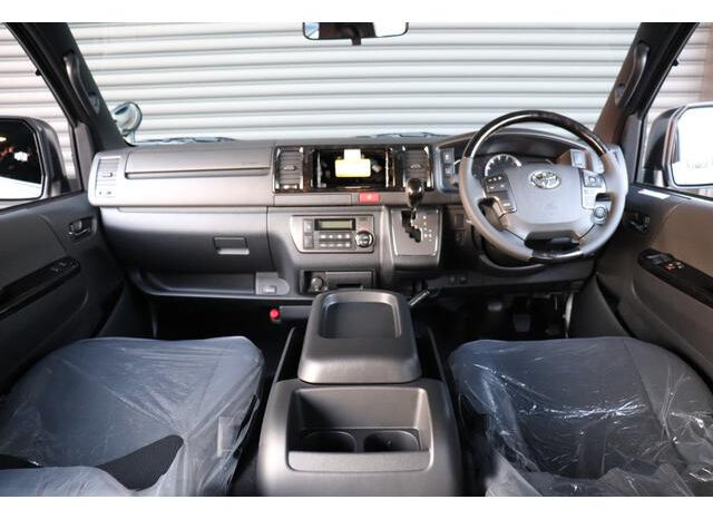 
								TOYOTA HIACE VAN 2024 PEARL WHITE full									