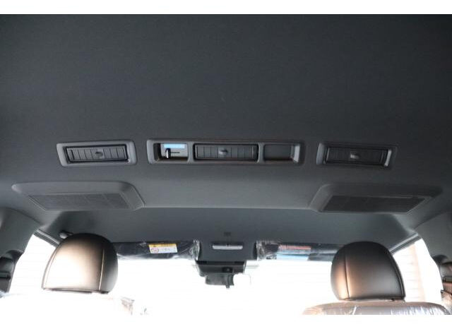 
								TOYOTA HIACE VAN 2024 PEARL WHITE full									