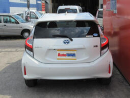 
										TOYOTA AQUA 2019 WHITE M full									