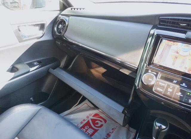 
								TOYOTA COROLLA FIELDER 2018 PEARL full									