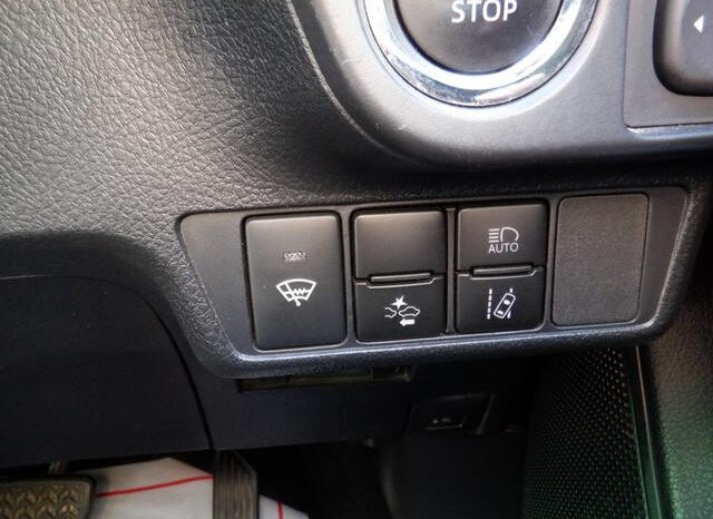 
								TOYOTA COROLLA FIELDER 2018 PEARL full									