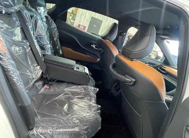 
								TOYOTA CROWN CROSSOVER 2023 PEARL WHITE full									