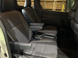 
										TOYOTA ESQUIRE 2018 WHITE full									