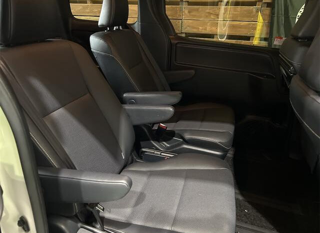 
								TOYOTA ESQUIRE 2018 WHITE full									