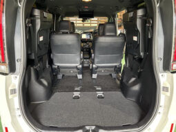 
										TOYOTA ESQUIRE 2018 WHITE full									