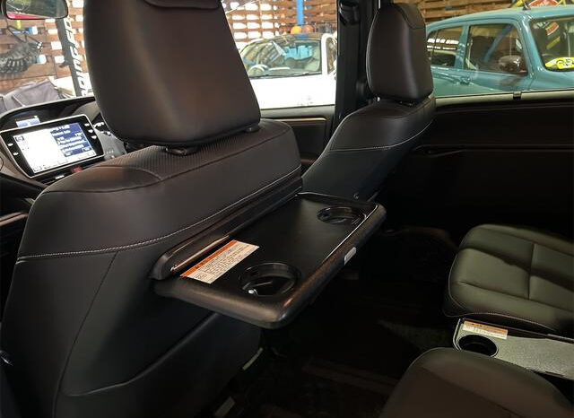 
								TOYOTA ESQUIRE 2018 WHITE full									