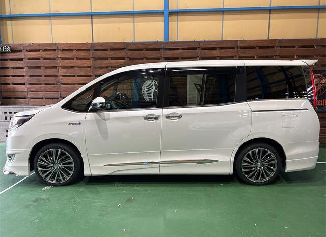 
								TOYOTA ESQUIRE 2018 WHITE full									