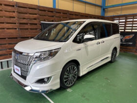TOYOTA ESQUIRE 2018 WHITE