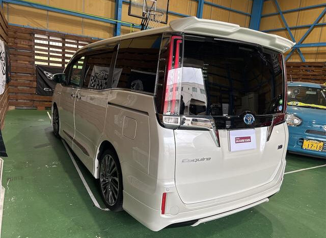
								TOYOTA ESQUIRE 2018 WHITE full									
