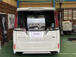 
										TOYOTA ESQUIRE 2018 WHITE full									