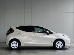 
										TOYOTA AQUA 2023 LIGHT BROWN full									