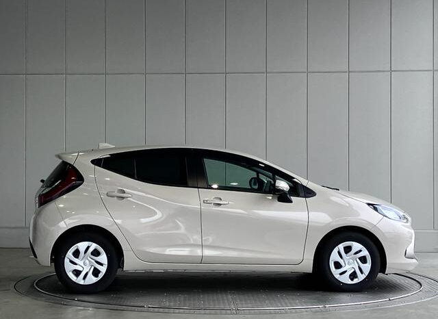 
								TOYOTA AQUA 2023 LIGHT BROWN full									