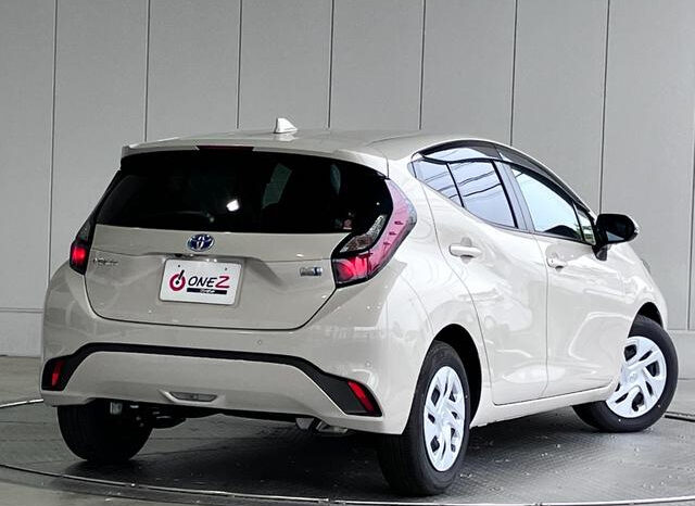 
								TOYOTA AQUA 2023 LIGHT BROWN full									