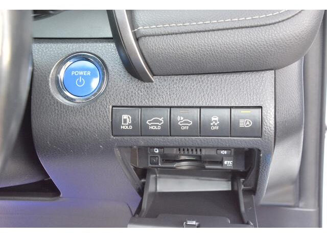 
								TOYOTA CAMRY 2018 PEARL full									