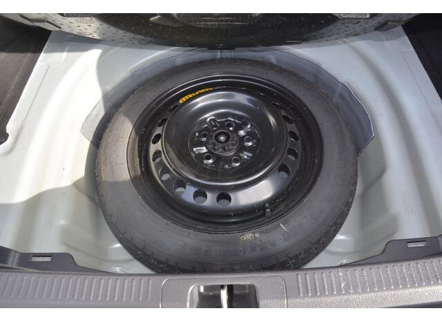
								TOYOTA CAMRY 2018 PEARL full									