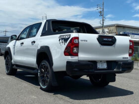 TOYOTA HILUX 2024 PEARL WHITE