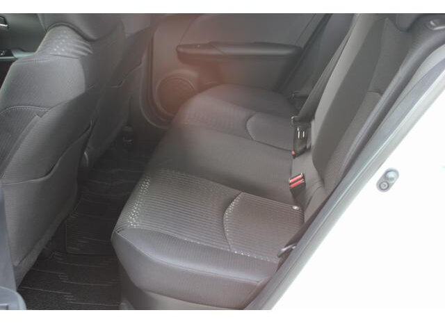 
								TOYOTA PRIUS 2018 PEARL full									