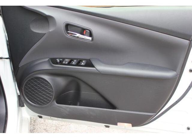 
								TOYOTA PRIUS 2018 PEARL full									