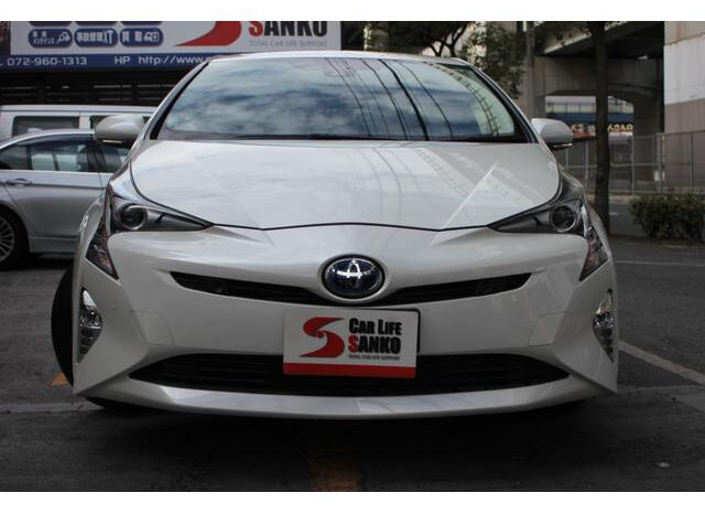 
								TOYOTA PRIUS 2018 PEARL full									