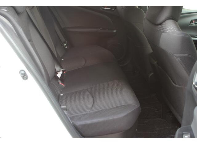 
								TOYOTA PRIUS 2018 PEARL full									