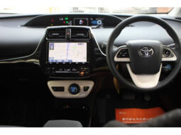 
										TOYOTA PRIUS 2018 PEARL full									