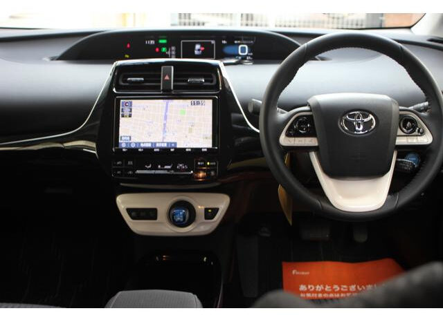 
								TOYOTA PRIUS 2018 PEARL full									