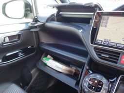 
										TOYOTA NOAH 2017 PEARL full									