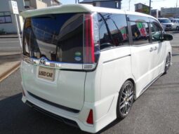 
										TOYOTA NOAH 2017 PEARL full									