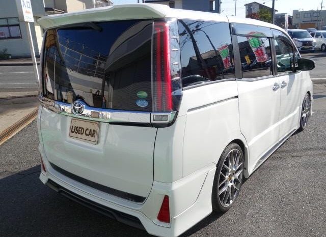 
								TOYOTA NOAH 2017 PEARL full									