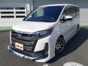 TOYOTA NOAH 2017 PEARL
