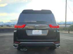 
										TOYOTA LAND CRUISER ZX full									