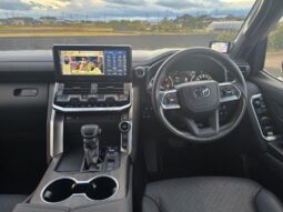 
										TOYOTA LAND CRUISER ZX full									