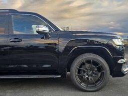 
										TOYOTA LAND CRUISER ZX full									